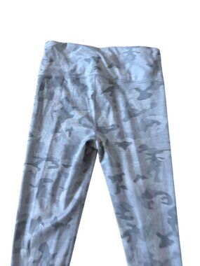 GAP FIT Gray Camo Eclipse Cropped Leggings Size Medium